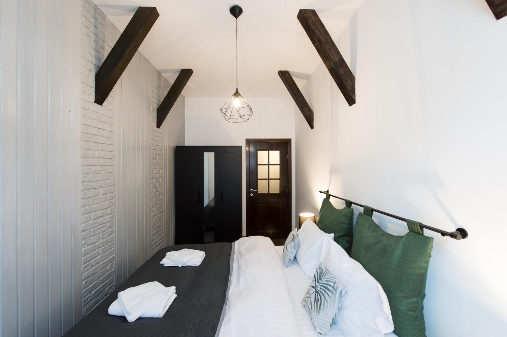 Lovely Brasov Flat With Patio And Mountain Views Exterior foto