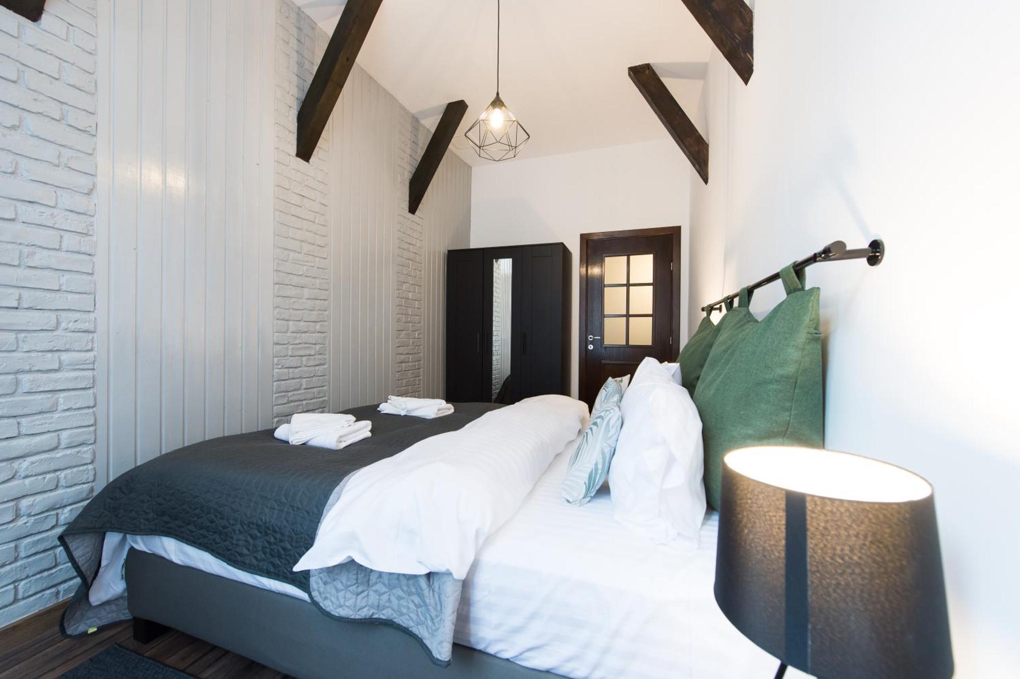 Lovely Brasov Flat With Patio And Mountain Views Exterior foto