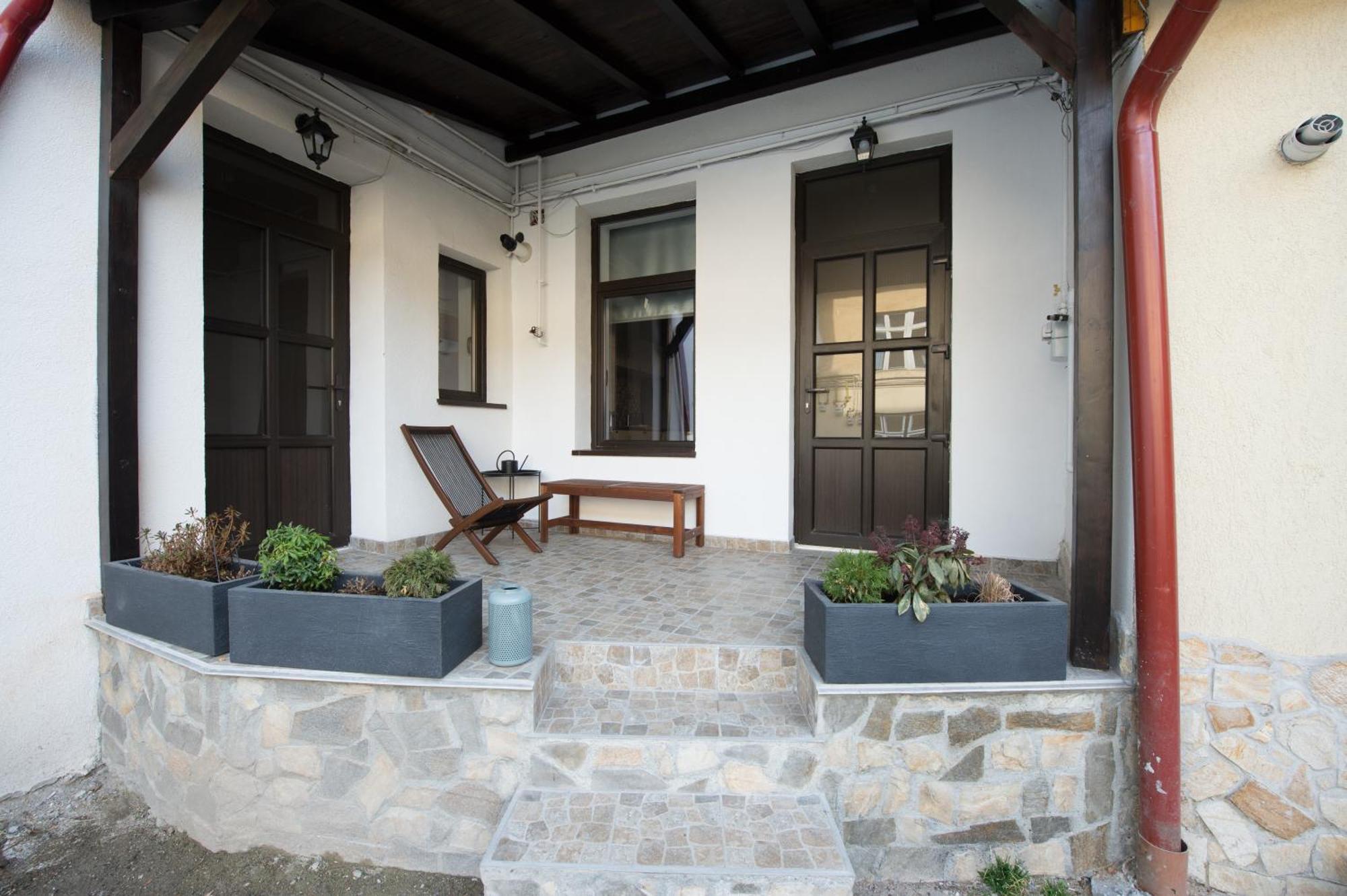 Lovely Brasov Flat With Patio And Mountain Views Exterior foto