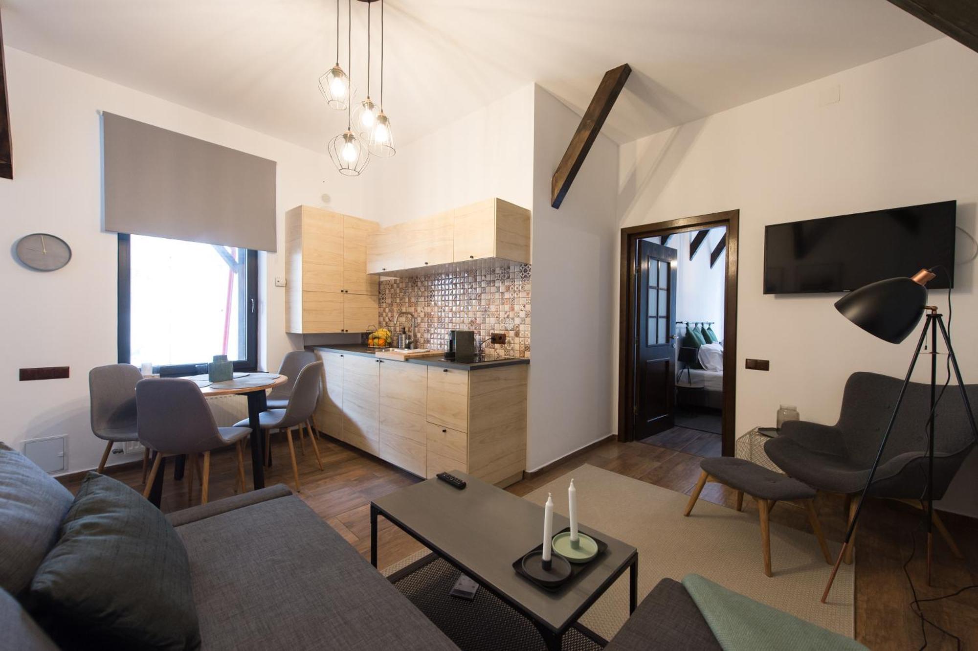 Lovely Brasov Flat With Patio And Mountain Views Exterior foto