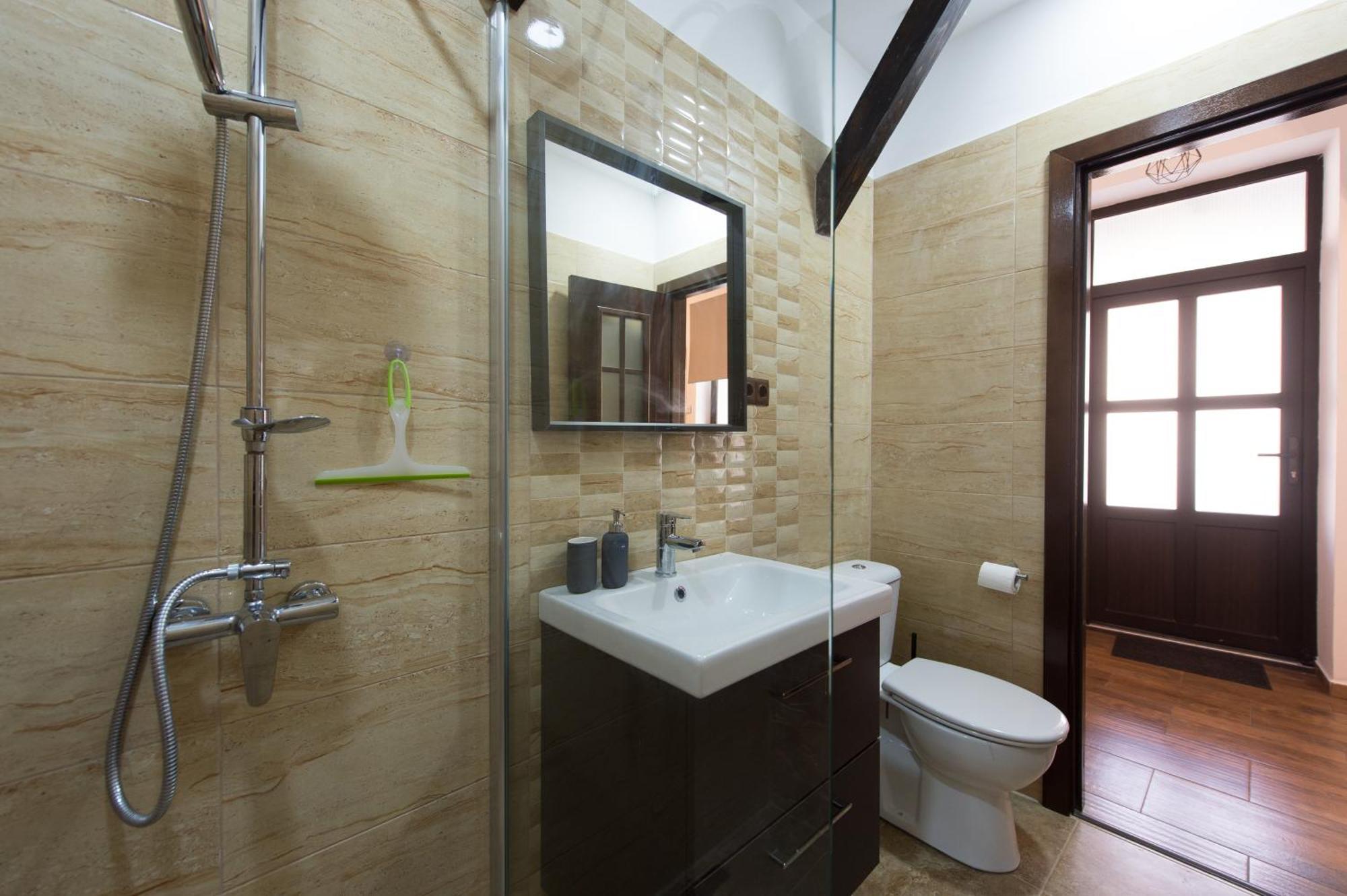 Lovely Brasov Flat With Patio And Mountain Views Exterior foto